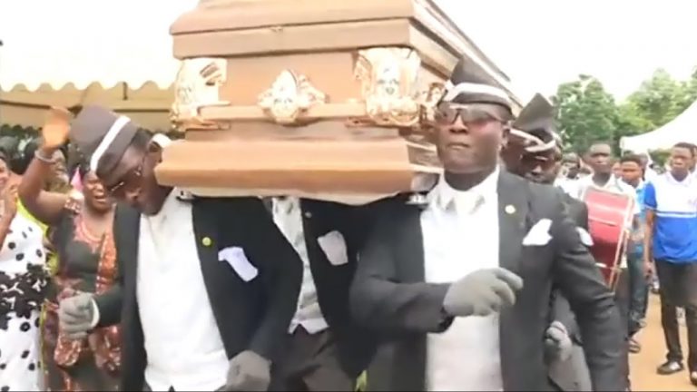 VIDEO | Groparii dansatori din Ghana, celebri în vremea pandemiei de coronavirus