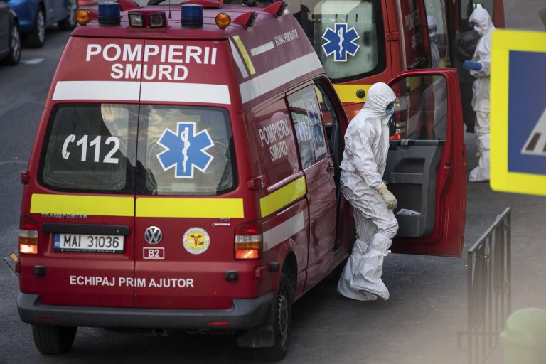 G4Media: Ce faci când ai COVID? Ambulanța te duce și te ia de la spital dacă nu rămâi internat, însă poți aștepta câteva ore