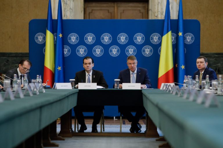 Iohannis anunță un bonus lunar de 500 euro pentru medicii din prima linie a Covid-19: „E nevoie de un pic mai mult decât cuvinte frumoase”