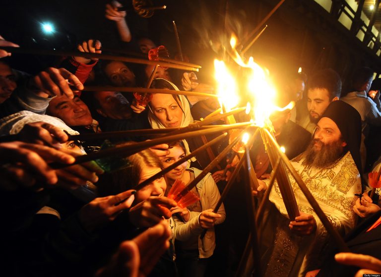 Lumina Sfântă de la Ierusalim ajunge în România în această seară