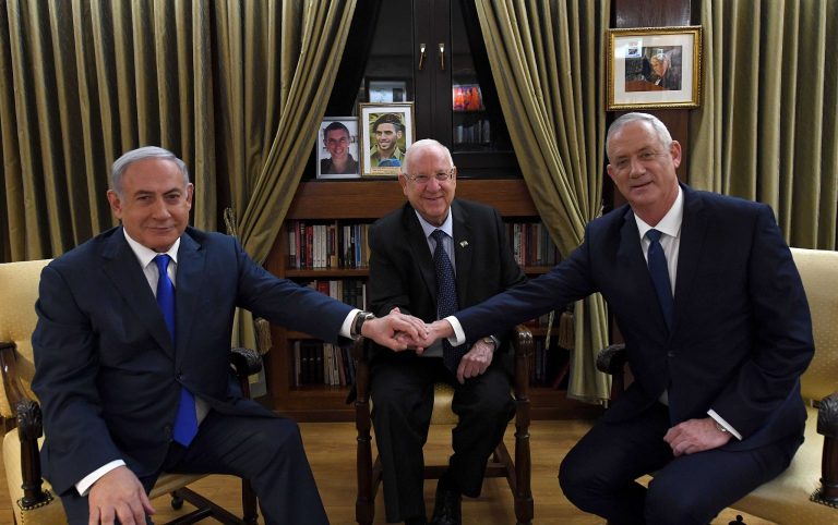 Benjamin Netanyahu şi Benny Gantz au semnat acordul pentru un guvern de uniune naţională în Israel