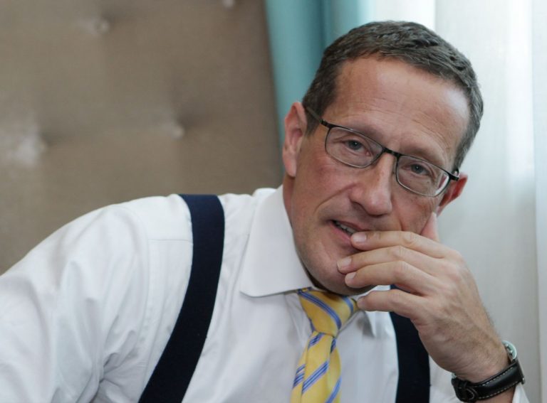 Jurnalistul CNN Richard Quest: Am coronavirus