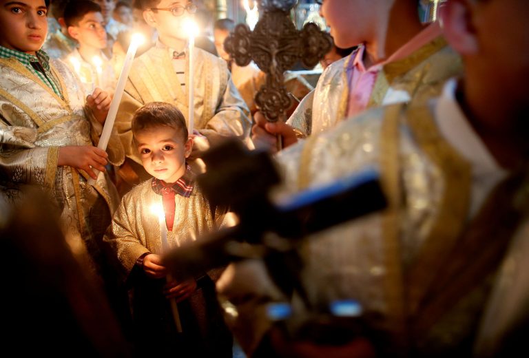 Biserica Greciei a stabilit cum se vor desfășura slujbele de Paște. În Bulgaria, premierul Borisov mărturisește că nu poate să închidă bisericile