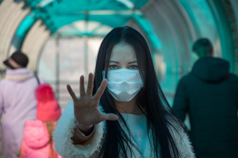 Kremlinul, sfidat de medici, care țin o listă paralelă cu colegii uciși de coronavirus