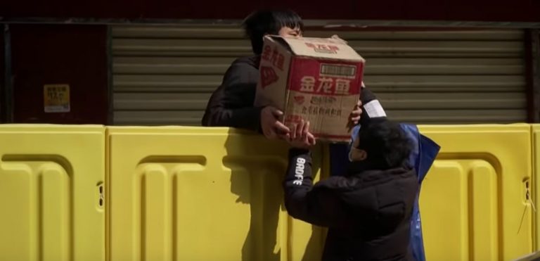 VIDEO | Cum își fac oamenii piața în Wuhan