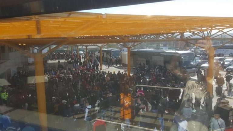 VIDEO | Rareș Bogdan: „Suntem nebuni chiar toți în țara asta?” Situație periculoasă, cu mii de oameni pe aeroportul din Cluj, când în România e carantină