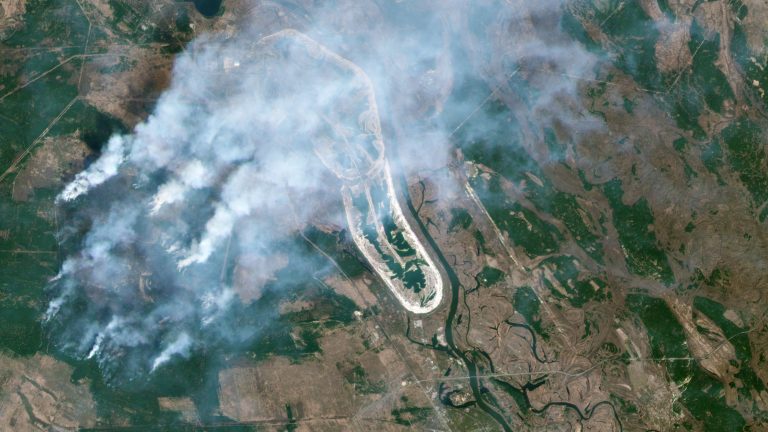 VIDEO | Incendiile de vegetație se apropie de centrala Cernobîl. Autoritățile ucrainene insistă că totul este sub control