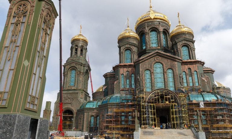 Mega-catedrala construită în Rusia, decorată cu mozaicuri cu Putin, cu Stalin și cu anexarea Peninsulei Crimeea
