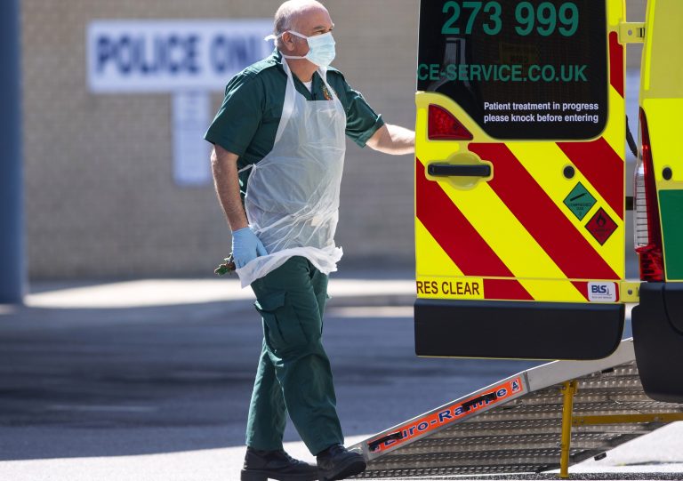 Un nou record în Marea Britanie: 88.000 de noi cazuri de contaminare