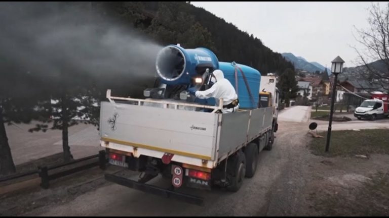 VIDEO | Stațiunile de schi din Italia folosesc tunuri de zăpadă pentru dezinfecție