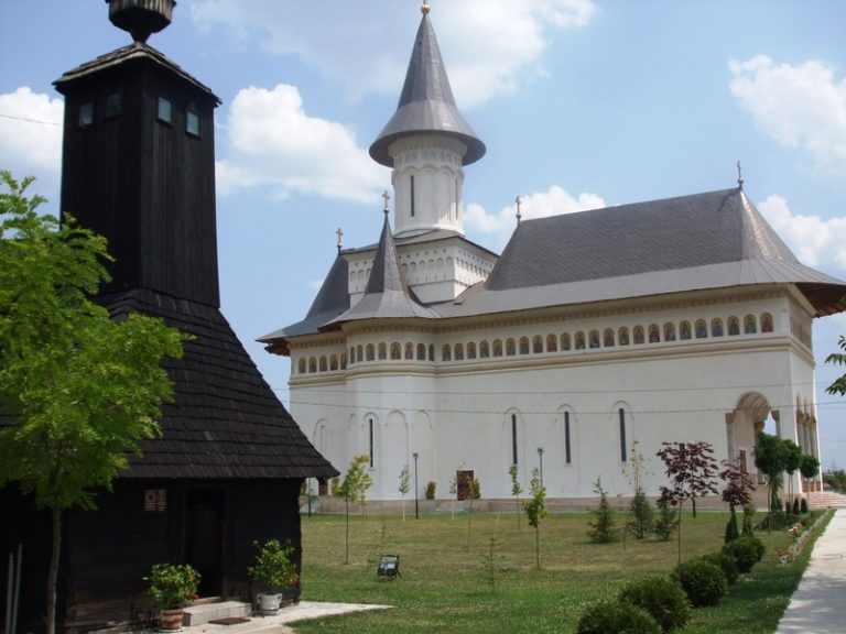 Minunea de la Arad, în Postul Paștelui: O biserică a luat foc, dar flăcările nu au atins Biblia