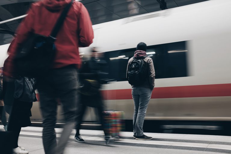 Săptămânal, un tren va transporta români în Austria, pentru a asigura servicii persoanelor care necesită îngrijire permanentă