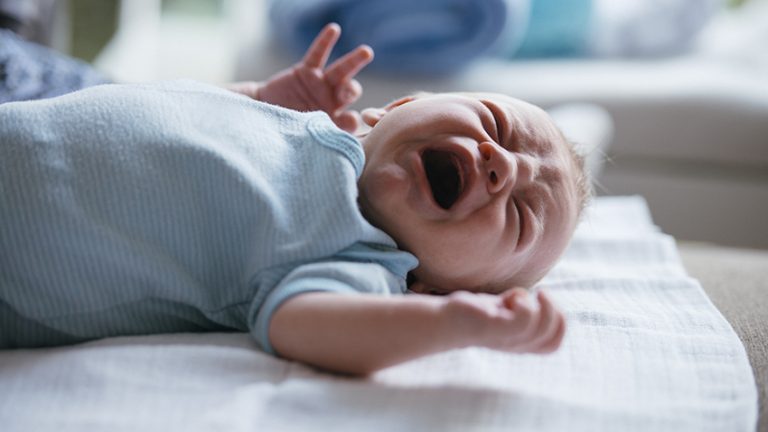 Salvaţi Copiii:  Dacă în Bucureşti rata mortalităţii infantile e de 2,3 la mie, în unele judeţe, precum Tulcea, Sălaj sau Neamţ, e de 4-5 ori mai mare