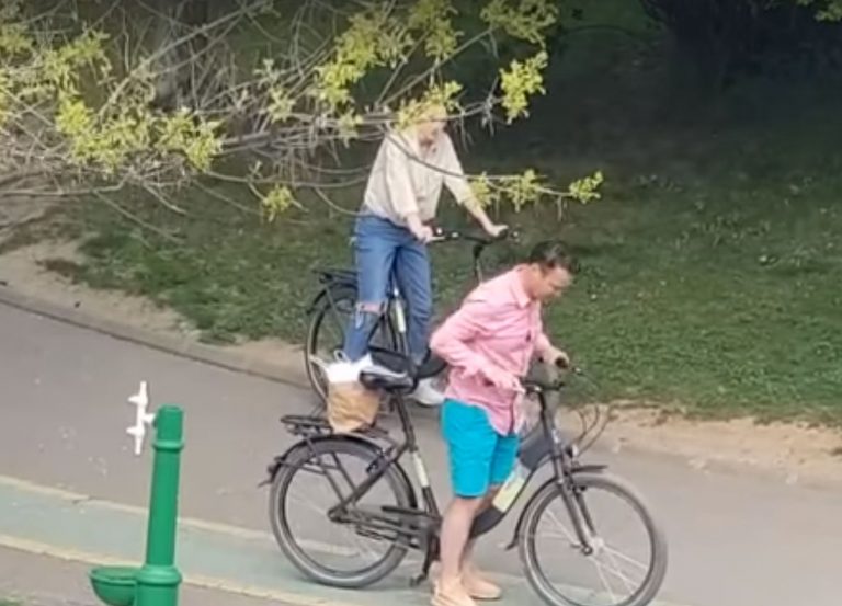 Primarul Negoiţă, după ce a fost amendat că a mers cu bicicleta în parc: Am vrut să îmbin utilul cu plăcutul