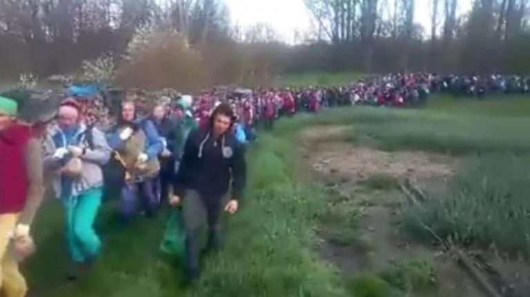 „Ce sclavi?!” Antena 3, fake news despre muncitorii plecați în Germania. Clipul difuzat era, de fapt, din 2016