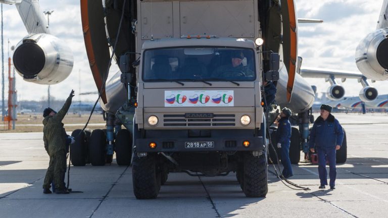 ”From Russia with Love” sau cum au spionat o bază NATO medicii ruși trimiși în Italia