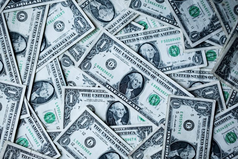 „Povestea a două pandemii, cu sacrificii inegale”. Averea combinată a miliardarilor americani a crescut cu aproape 10% în perioada pandemiei de COVID-19