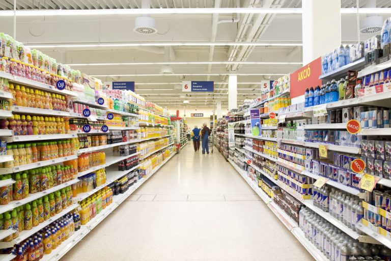 POLITICO: România şi alte câteva ţări din est susţin demersurile guvernului populist al Slovaciei de a limita puterea supermarketurilor