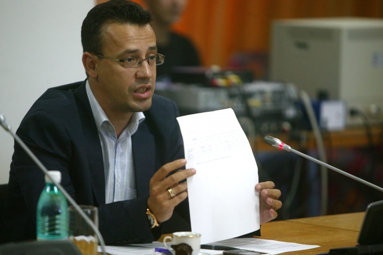 Victor Ciutacu ia în derâdere imaginile cu ambulanțele aliniate în fața Spitalului Matei Balș