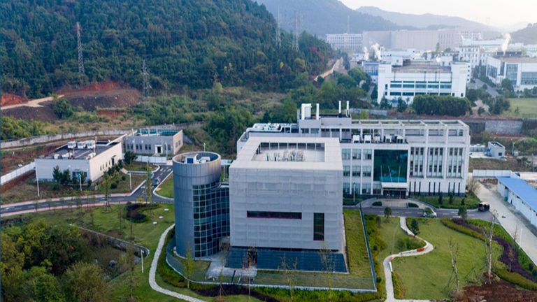 Studiul unui medic american susține că SARS-CoV-2 este un virus de laborator. „Nu încape îndoială”