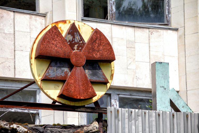 Un incendiu izbucnit lângă Cernobîl a crescut nivelul de radioactivitate în Ucraina