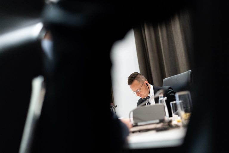 Peter Szijjarto: Un avion rus aduce combustibil nuclear în Ungaria
