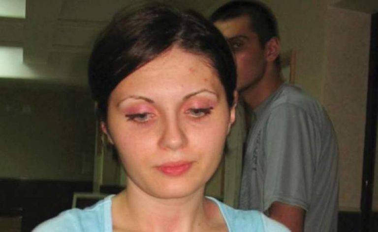 O studentă din Suceava, care a ucis în urmă cu 10 ani un om de afaceri, cu 33 de lovituri de cuțit, a scăpat din închisoare