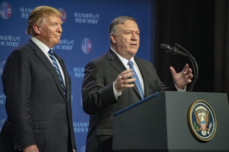 Dispută în SUA: Inspector care îl ancheta pe Mike Pompeo, concediat de Donald Trump