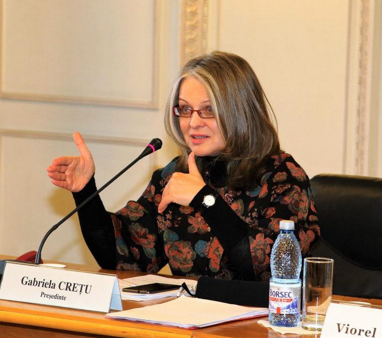 Soția baronului de Vaslui, Dumitru Buzatu: Citesc vreo 20 de cărți simultan. Senatoarea vrea imunitate parlamentară pentru că altfel nu se poate bate cu corporațiile