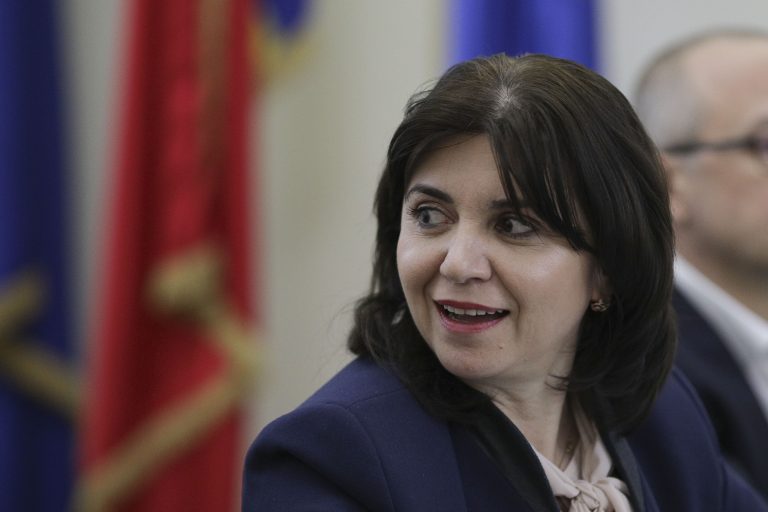 Ministrul Educației nu exclude ca școlile să rămână închise și în septembrie. ”Vom pregăti lecții filmate”