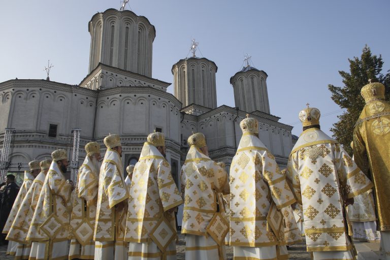 Programul slujbelor de la Catedrala Patriarhală, de la Florii (17 aprilie) până la Izvorul Tămăduirii (29 aprilie)