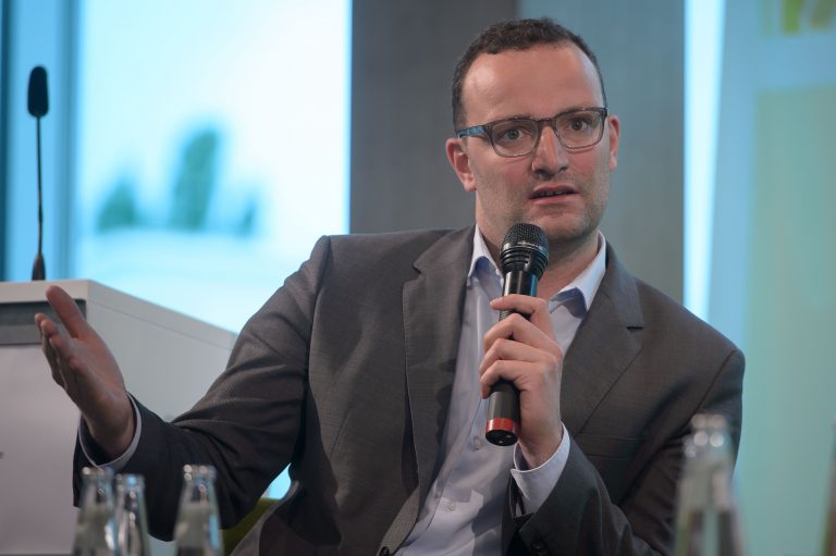 Ministrul german al sănătăţii propune ca persoanele vaccinate cu AstraZeneca să poată primi mai târziu şi un vaccin diferit