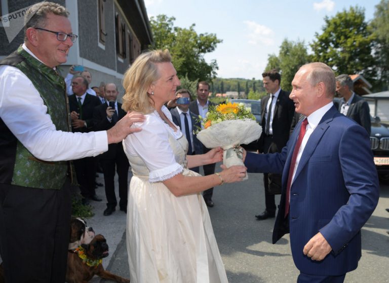 Fostul ministru de externe al Austriei, Karin Kneissl, a devenit publicist al postului Russia Today