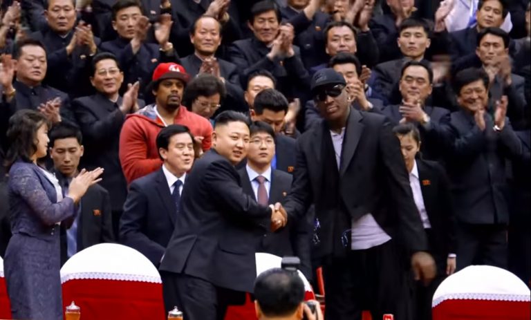 VIDEO-FOTO| Kim Jong-un, elev și cu tricoul lui Dennis Rodman. Secretele relației lor. Vedeta NBA nu știa că sunt două Corei