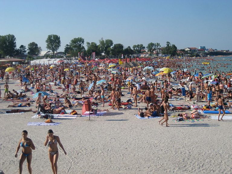 Back to the beach. Romania’s railway company lays out new conditions for travelers