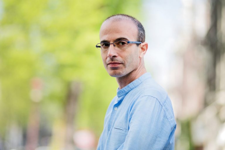 Yuval Noah Harari: Sistemul de sănătate capitalist nu ne poate ajuta pe timp de criză