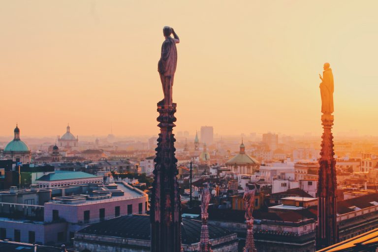 Reputat virusolog italian: Milano este o „bombă”