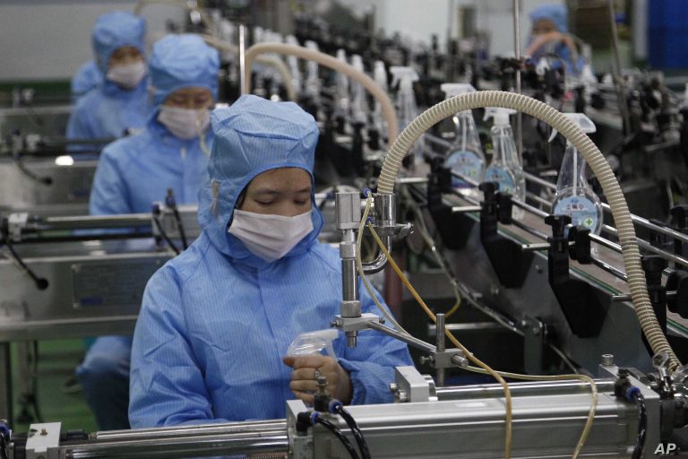China vrea să reducă salariile din cauza pandemiei