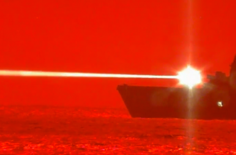 VIDEO | Star Wars: Marina americană a dezvoltat un laser cu care poate doborî drone