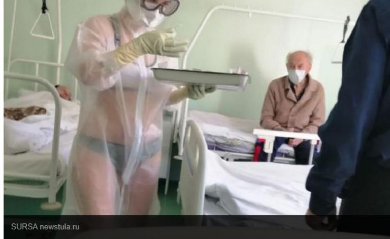 O asistentă dintr-un spital COVID-19 din Rusia și-a pus costumul de protecție transparent peste lenjerie
