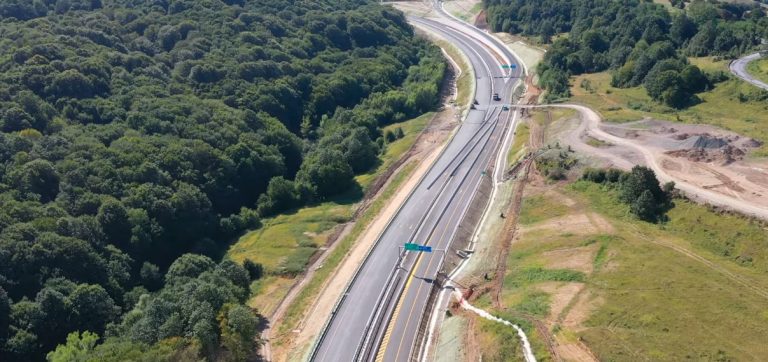 A fost semnat contractul pentru tronsonul lipsă din autostrada A1, dintre localităţile Margina şi Holdea. Cât va costa și când va fi gata lucrarea