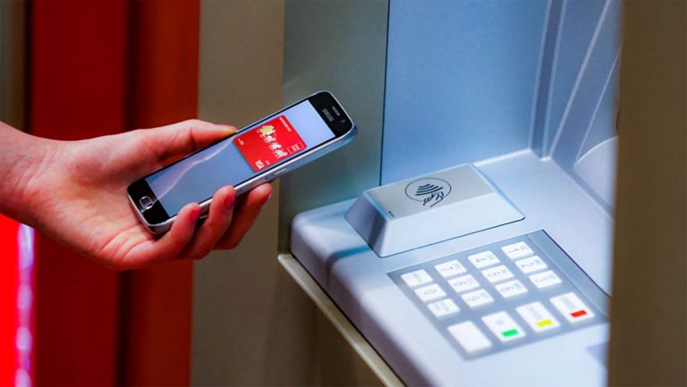 DIICOT: Bani retraşi de hackeri din bancomate cu o tehnologie de comunicare prin unde radio