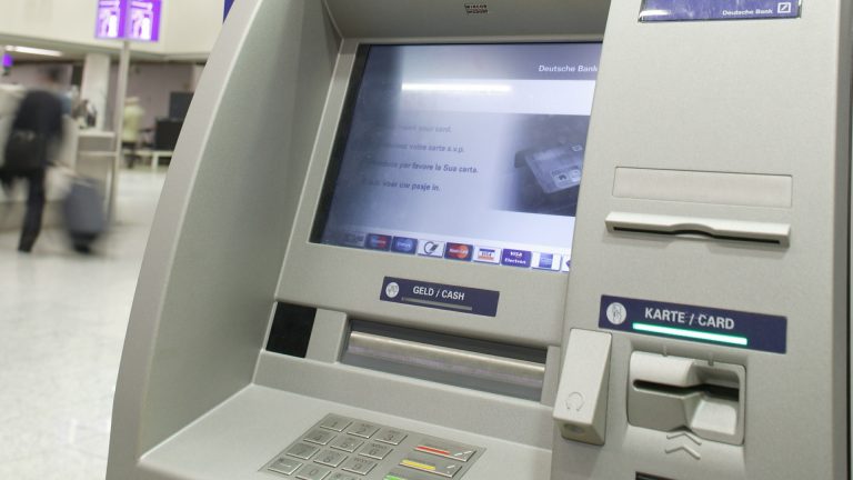 Cum au reușit patru români să fure din bancomate germane aproape 700.000 de euro
