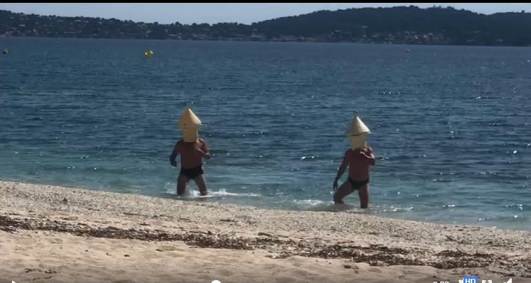 VIDEO | Doi bărbați s-au deghizat în geamanduri ca să fenteze izolarea