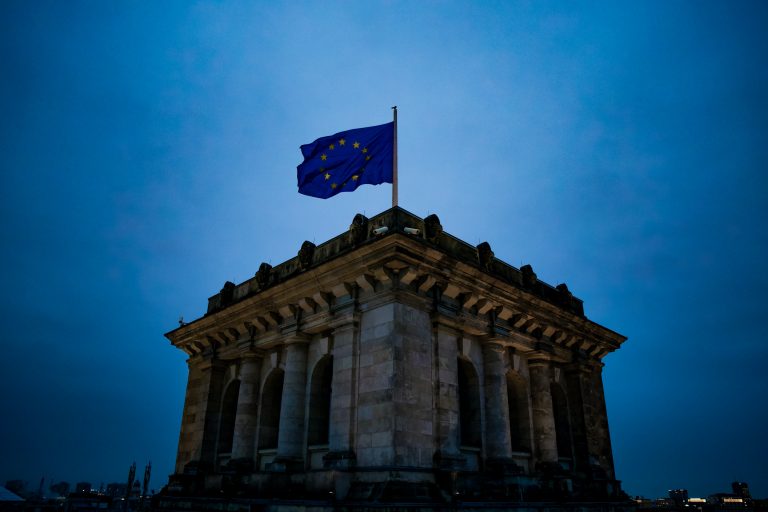 Modul de distribuire a vaccinurilor declanșează cearta între statele UE
