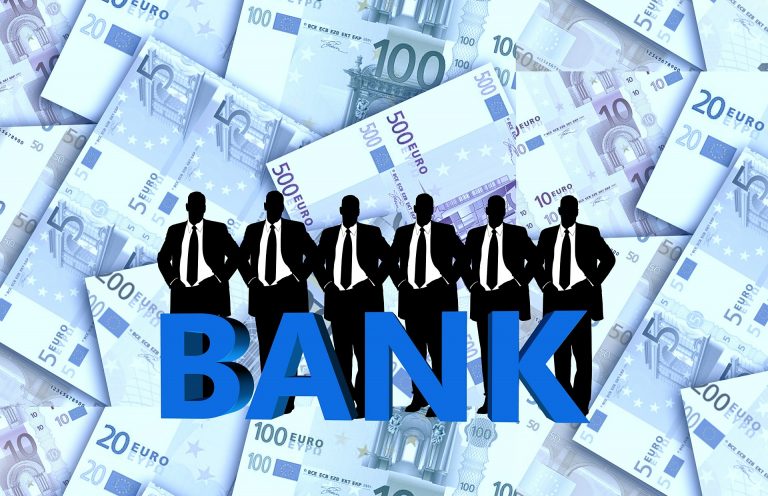 Recentul haos bancar va provoca un colaps economic? Până acum, oamenii par foarte blazați