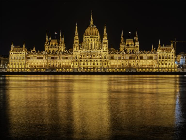 Romania to establish strategic partnership with Hungary