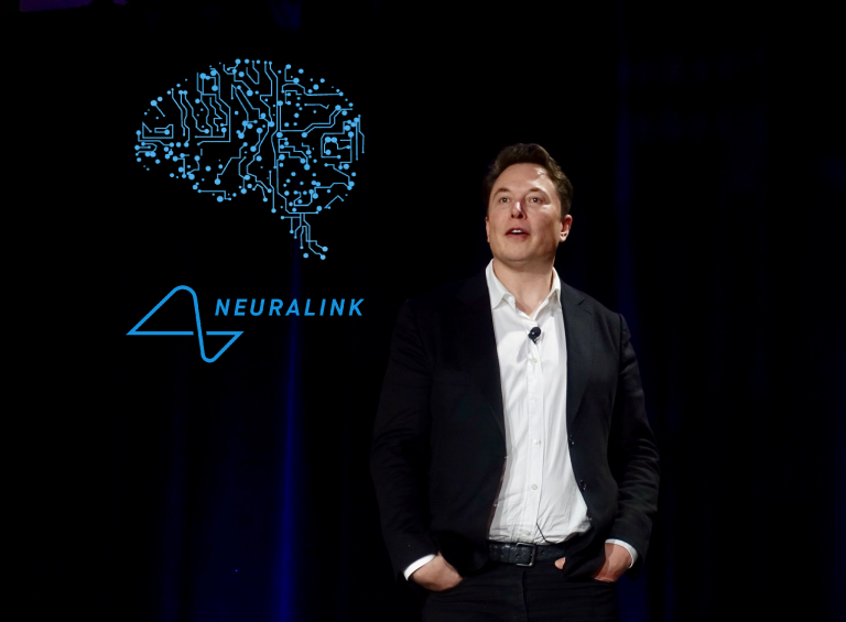 Neuralink – proiectul prin care Elon Musk vrea să implanteze oamenilor un cip în creier. Când va fi realizat
