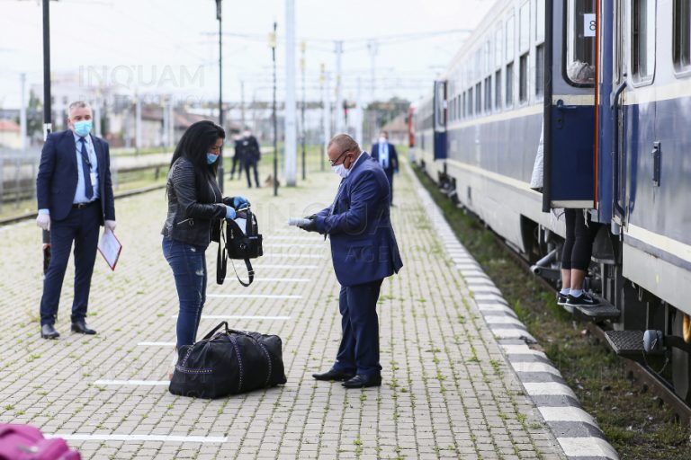 Coronavirus. 80 Romanians take train to Austria to take up jobs as care workers