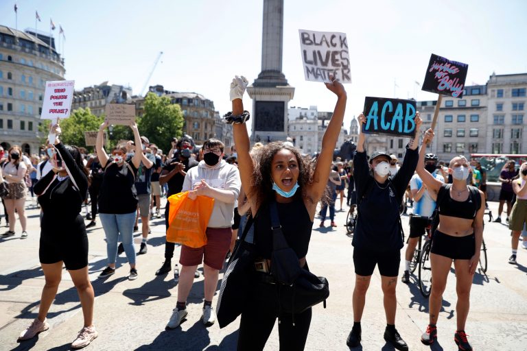 VIDEO | Manifestaţii la Londra, Berlin şi Copenhaga în semn de protest faţă de moartea lui George Floyd